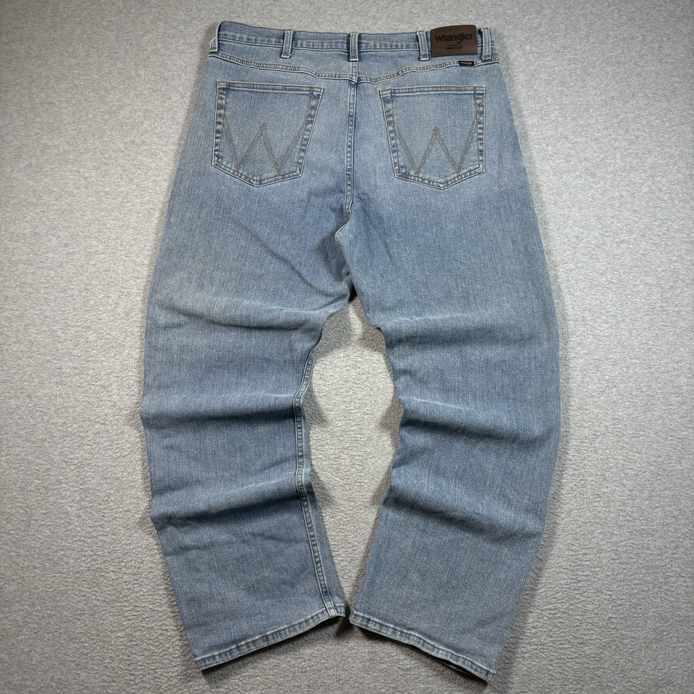 Wrangler Mens Relaxed Boot Cut Jeans 36x30 Light Wash Denim Blue Pants Western